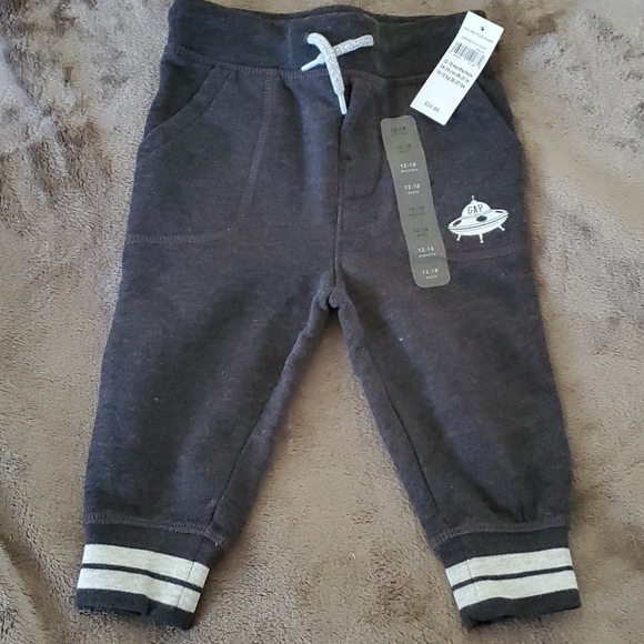 NWT. GAP 2pc jogger set - Picture 4 of 5